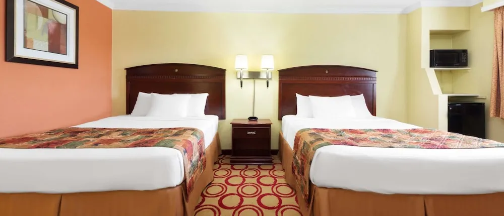 Days Inn by Wyndham Plainview