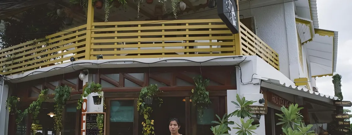 Floating House Hostel