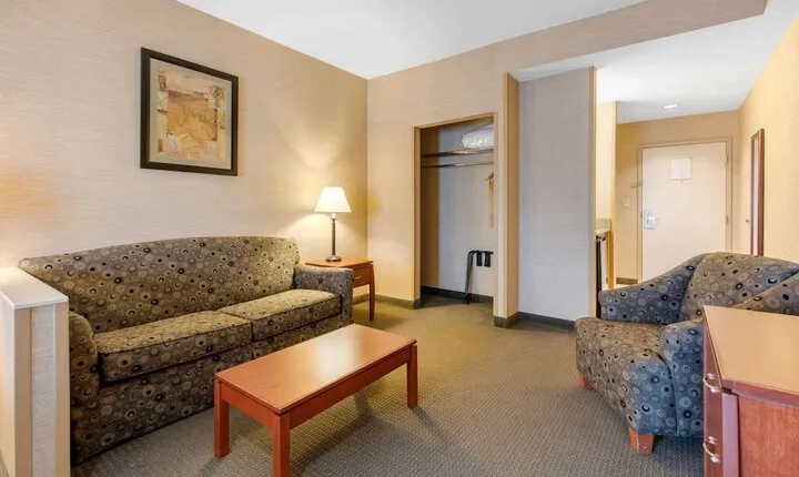 Quality Inn & Suites Benton Draffenville