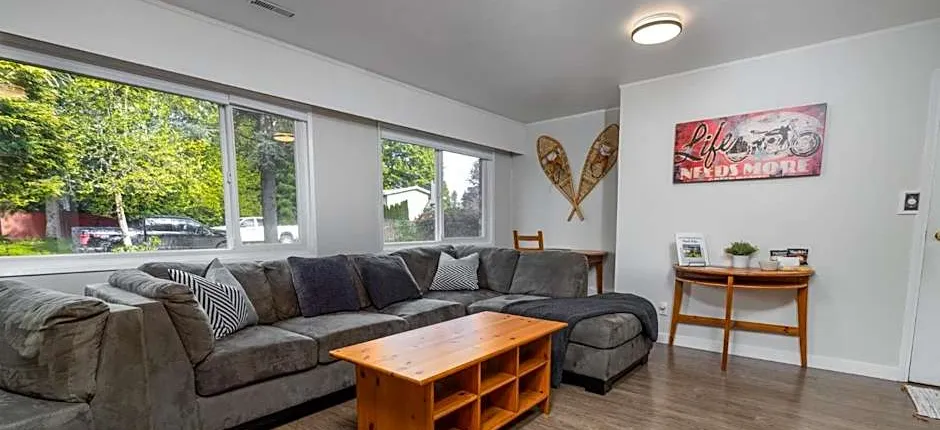 Quiet Area Near Downtown Walkable To Cafes