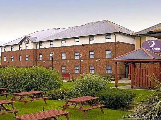 Premier Inn Livingston (M8, Jct3)