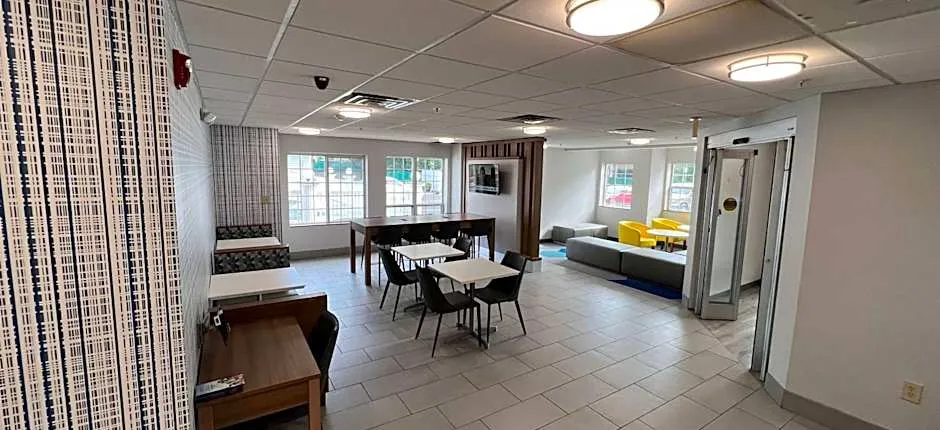 Microtel Inn & Suites By Wyndham Charlotte/Northlake