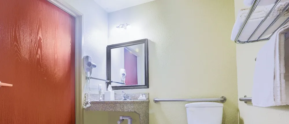 Evansville Inn & Suites by OYO