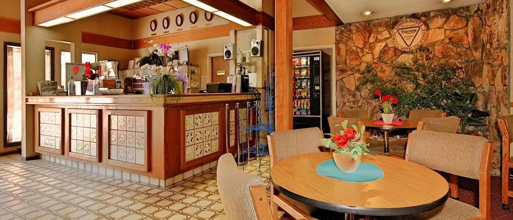 SUPER 8 BY WYNDHAM LONG BEACH