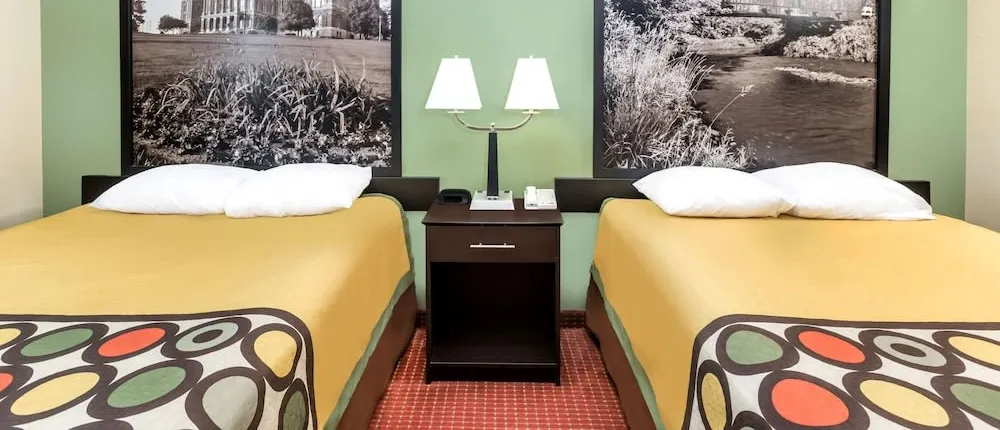 Super 8 by Wyndham Grinnell IA