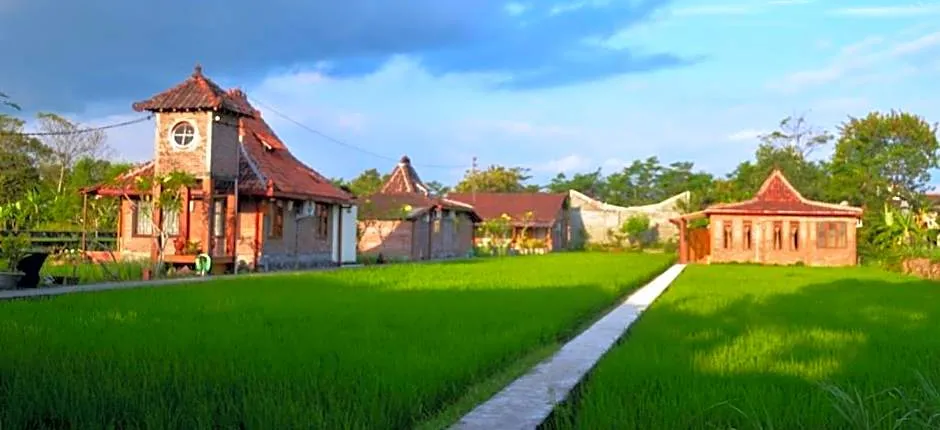 Alamanda family Villas Pool Yogyakarta