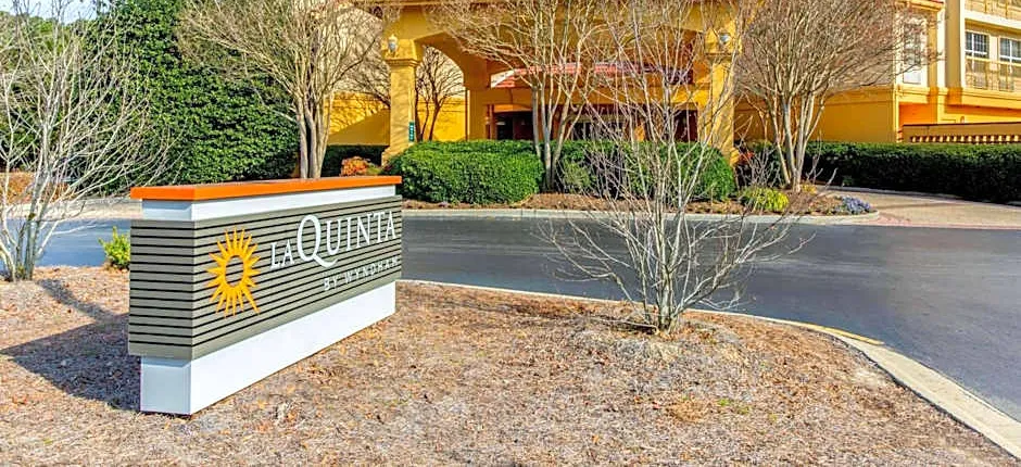 La Quinta Inn & Suites by Wyndham Raleigh Durham International Airport