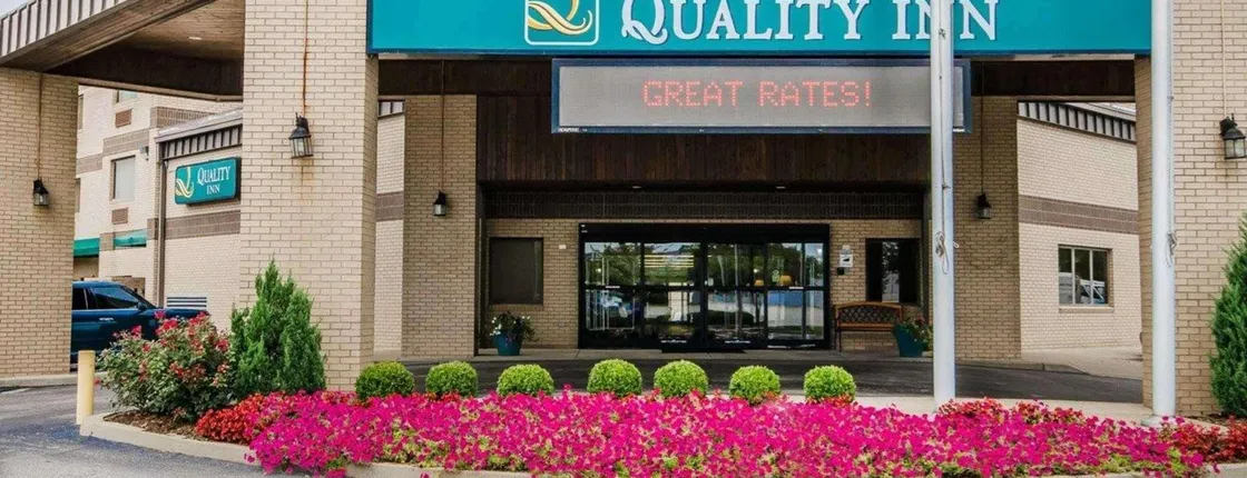 Clarion Pointe Louisville East