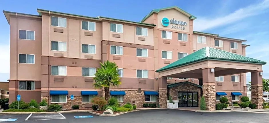 Clarion Pointe Medford