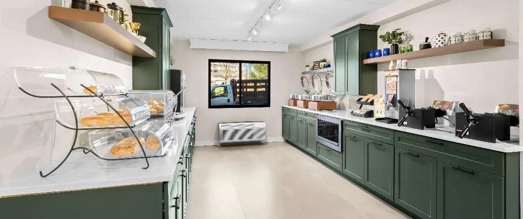 Quality Suites Toms River Area, TINTON FALLS, United States