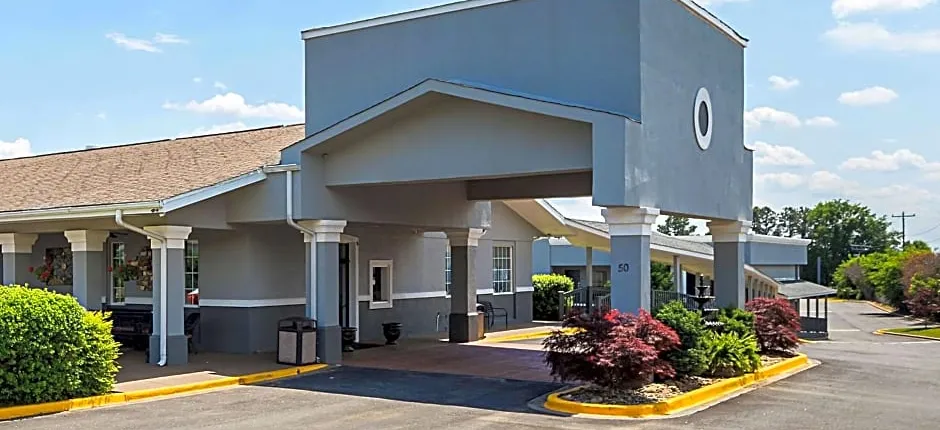 Quality Inn & Suites Greenville - Haywood Mall