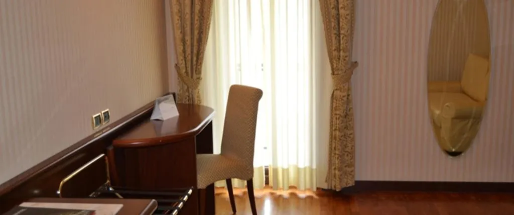 PALACE HOTEL