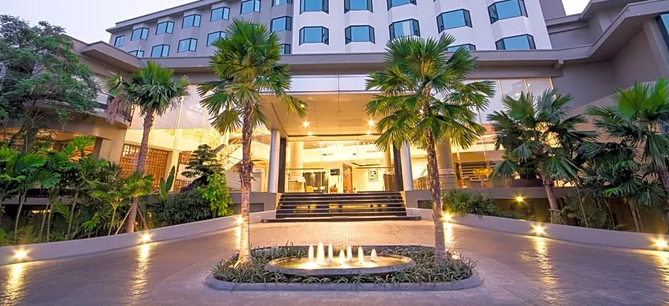 Grand Riverside Hotel
