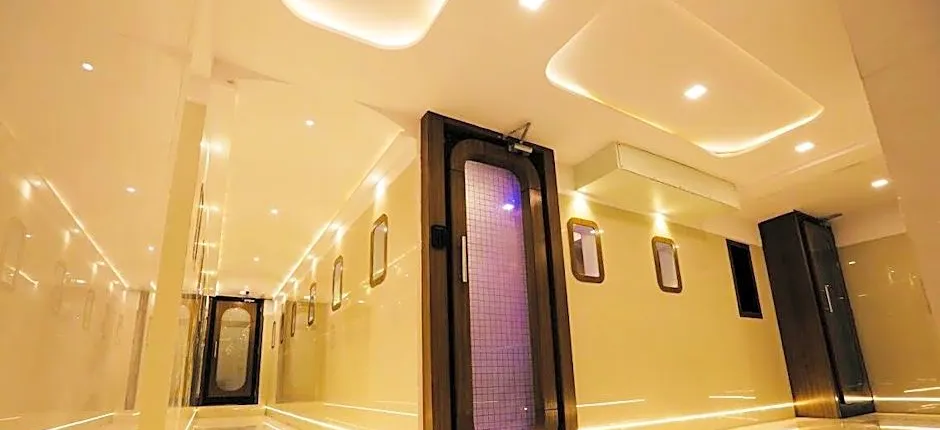 Qubestay Airport Capsule Hotel & Hostel