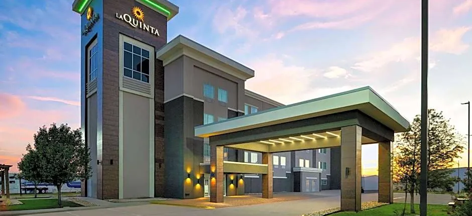 La Quinta Inn & Suites by Wyndham Denton - University Drive