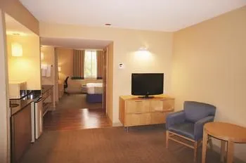 La Quinta Inn & Suites Naples Downtown