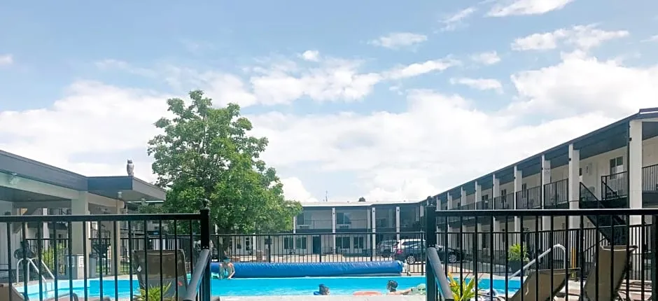 Oasis Inn