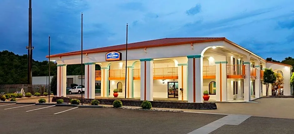 Howard Johnson by Wyndham Chattanooga Lookout Mountain I-24