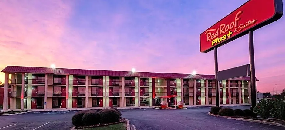 Red Roof PLUS+ Huntsville - Madison