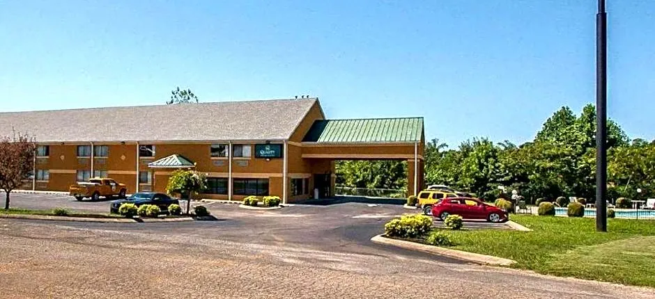 Econo Lodge Inn & Suites