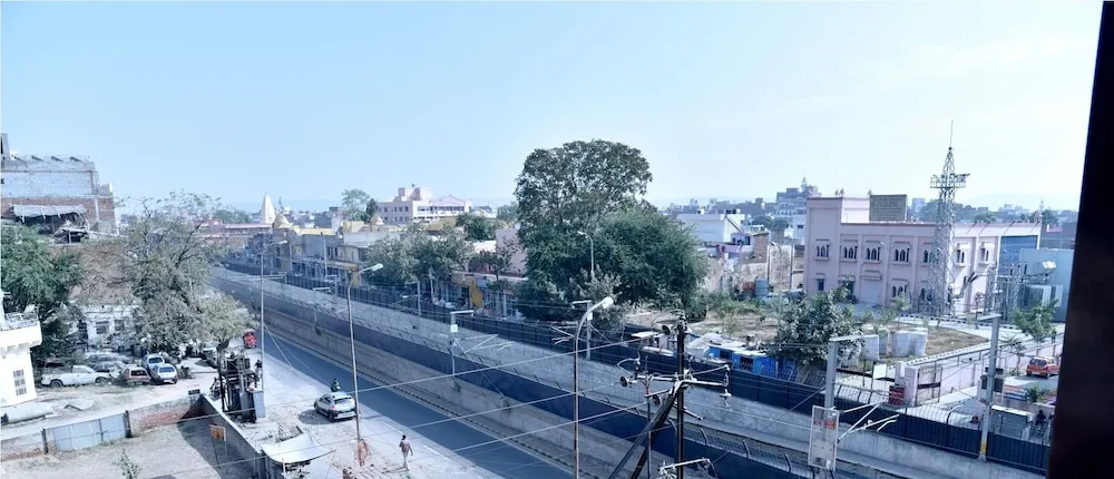 Hotel Metro View