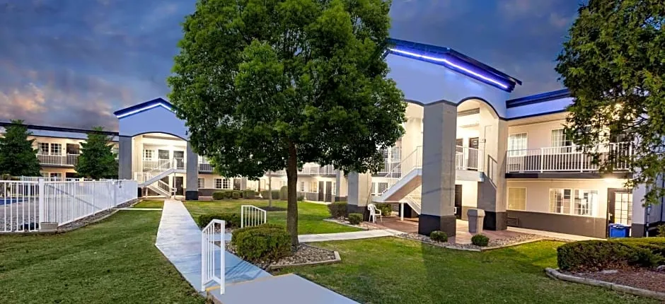 Days Inn by Wyndham Austintown