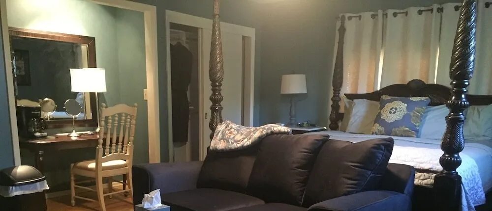 Up Up and Away Lodging