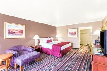 Days Inn and Suites Logan