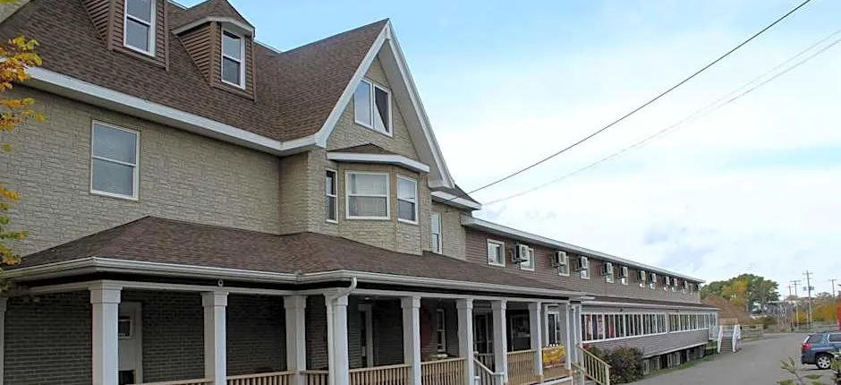 Harbourview Inn and Suites