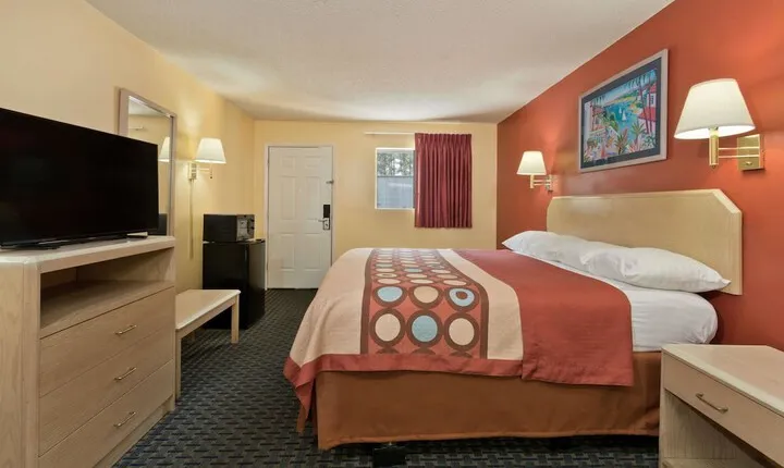 Super 8 by Wyndham Chipley