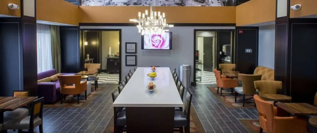 Hampton Inn & Suites Lansing West