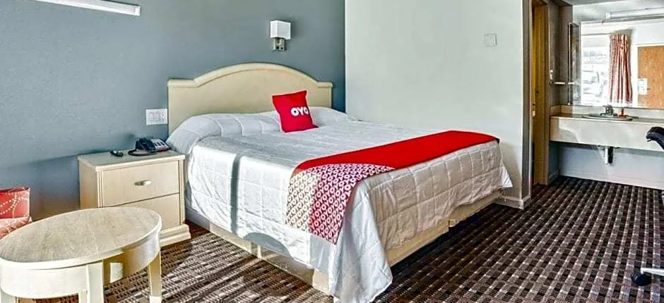 OXFORD INN, Lincoln Blvd