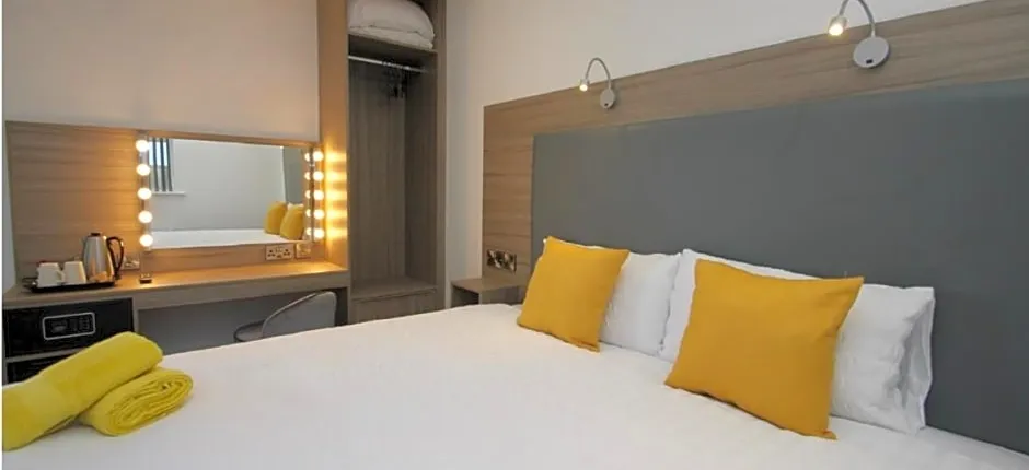 Guest Rooms @ 128