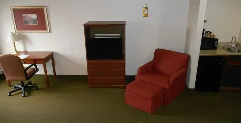 GuestHouse Inn & Suites Grayson