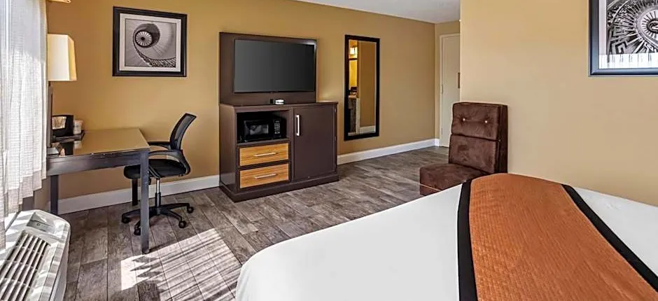 Best Western Plus Newark Airport West