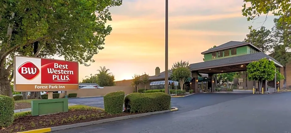Best Western Plus Forest Park Inn