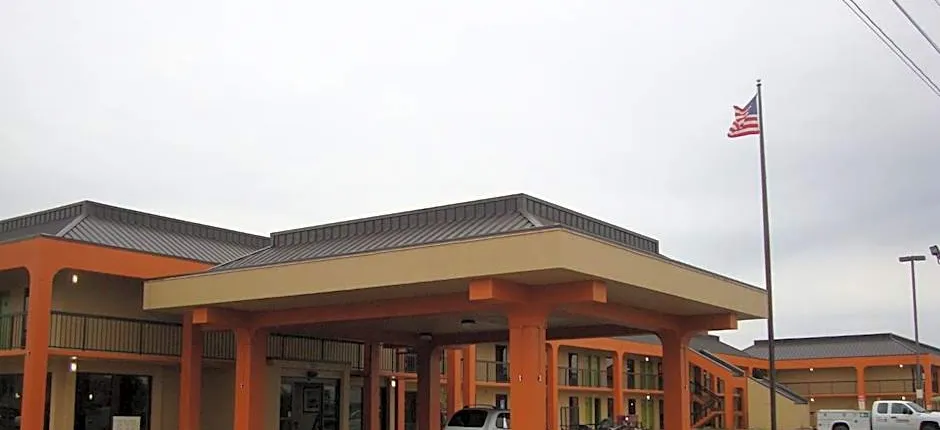 Econo Lodge Inn & Suites Jackson Northwest