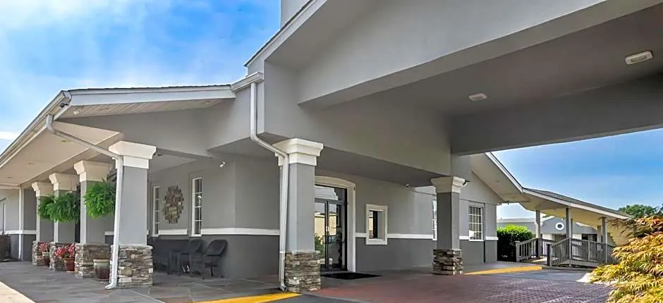 Quality Inn & Suites Greenville - Haywood Mall