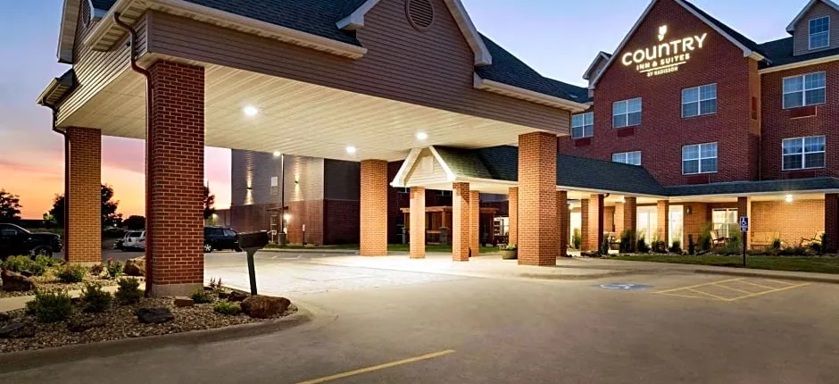 Country Inn & Suites by Radisson, Coralville, IA