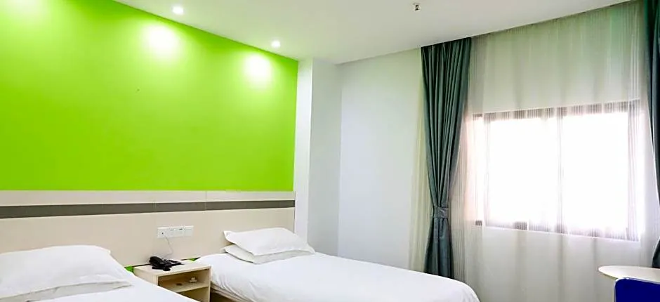 Yishi Liangpin Hotel (Shanghai Ruijin Hospital Jiading New Town Subway Station)