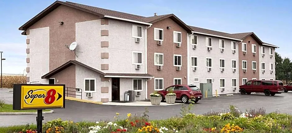 Super 8 by Wyndham Peru Starved Rock State Park