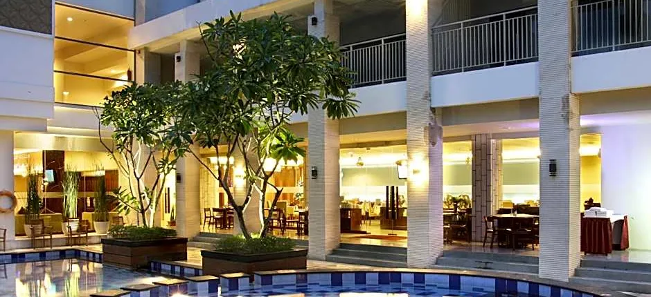 Vrata Hotel Yogyakarta - Formerly Bueno Colombo Hotel