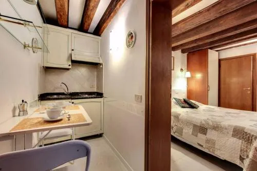 LEO APARTMENT