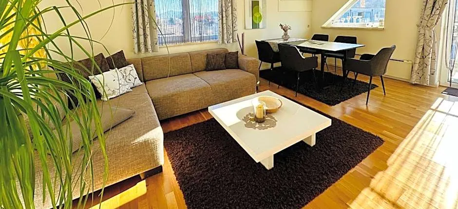 Superior-Apartment mit Pool und Seezugang