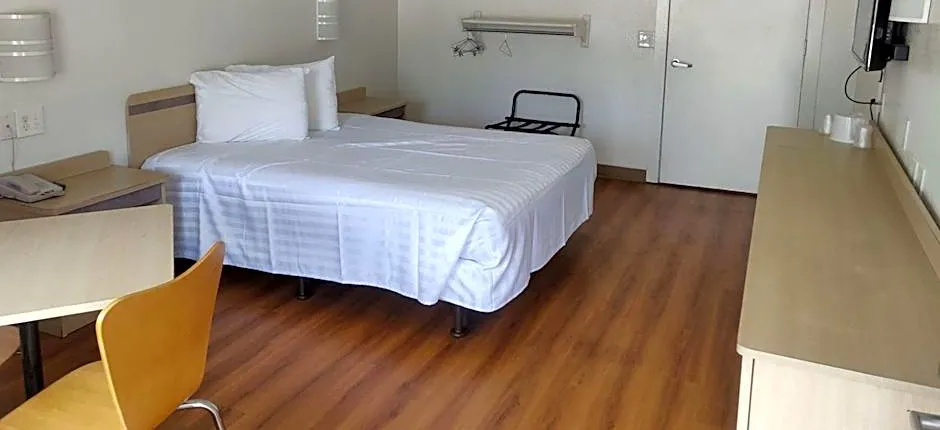 Travelodge by Wyndham Fayetteville