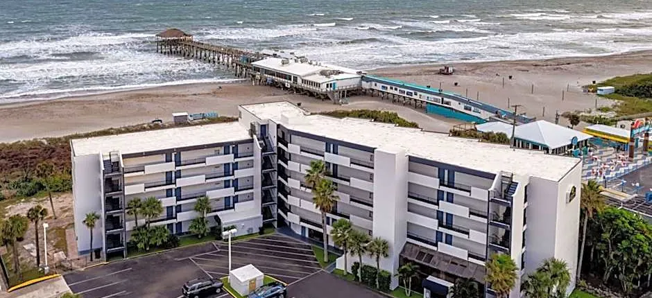 La Quinta Inn & Suites by Wyndham Cocoa Beach Oceanfront