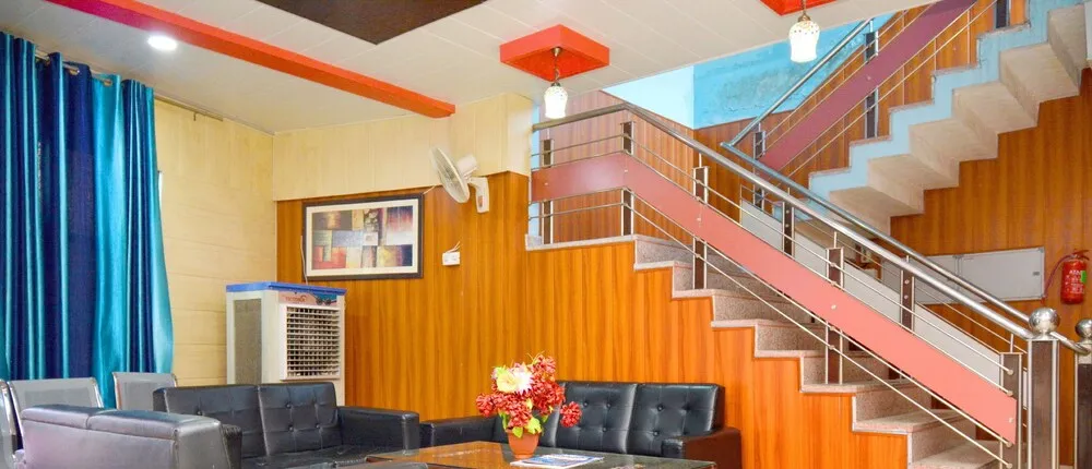 OYO 39889 Palace Plaza