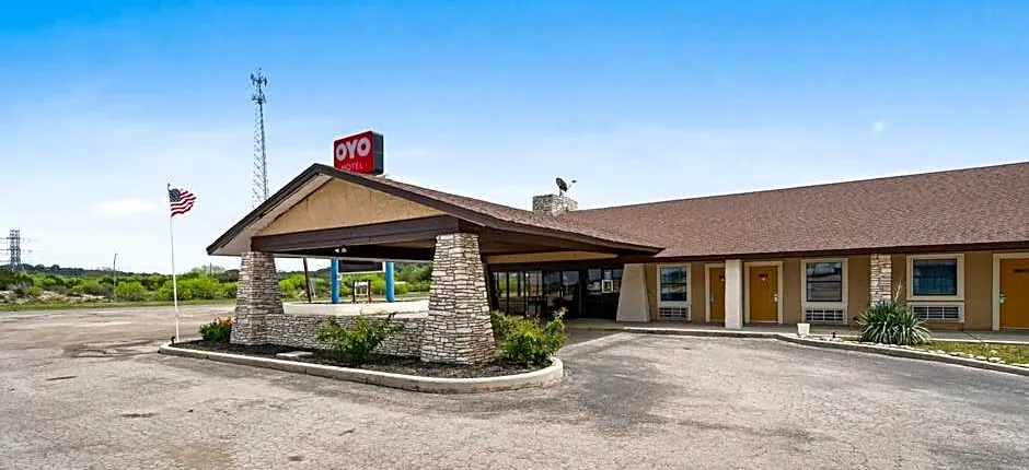 OYO Hotel Junction TX I-10