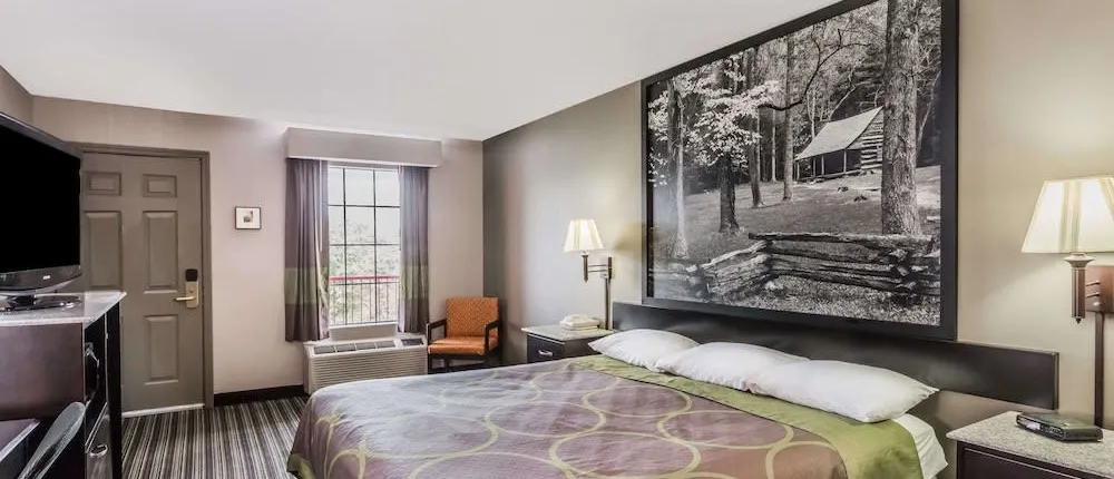 Super 8 by Wyndham Clinton