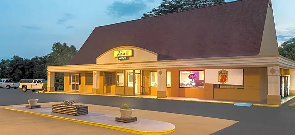 Super 8 By Wyndham Asheville Airport